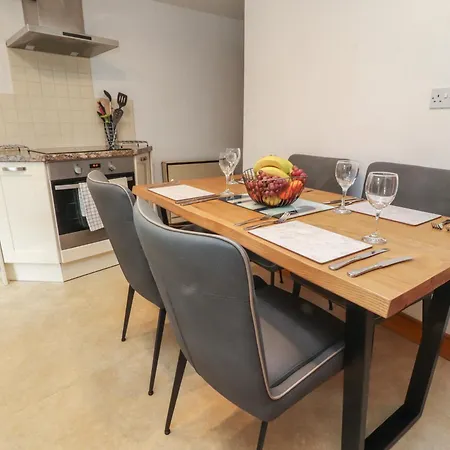 2 The Square בית נופש *